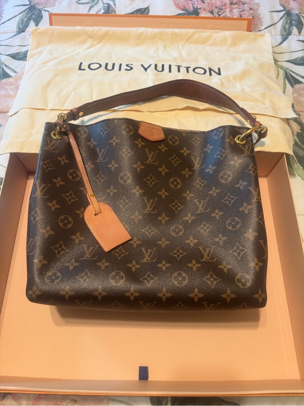 Authentic Louis Vuitton Graceful PM Shoulder Bag in Monogram canvas - Picture 3 of 11